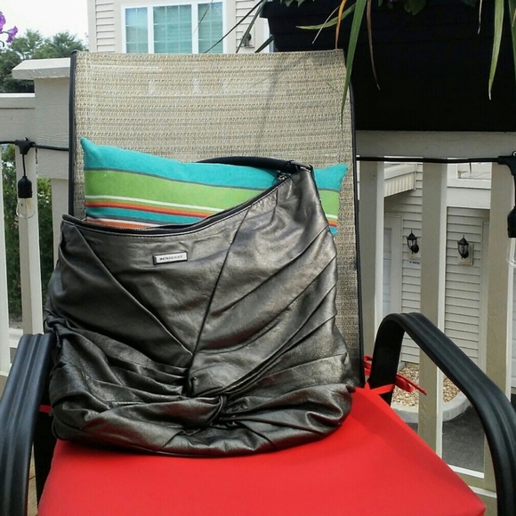 😍 Rare Burberry metallic hobo 😍 - Picture 2 of 10